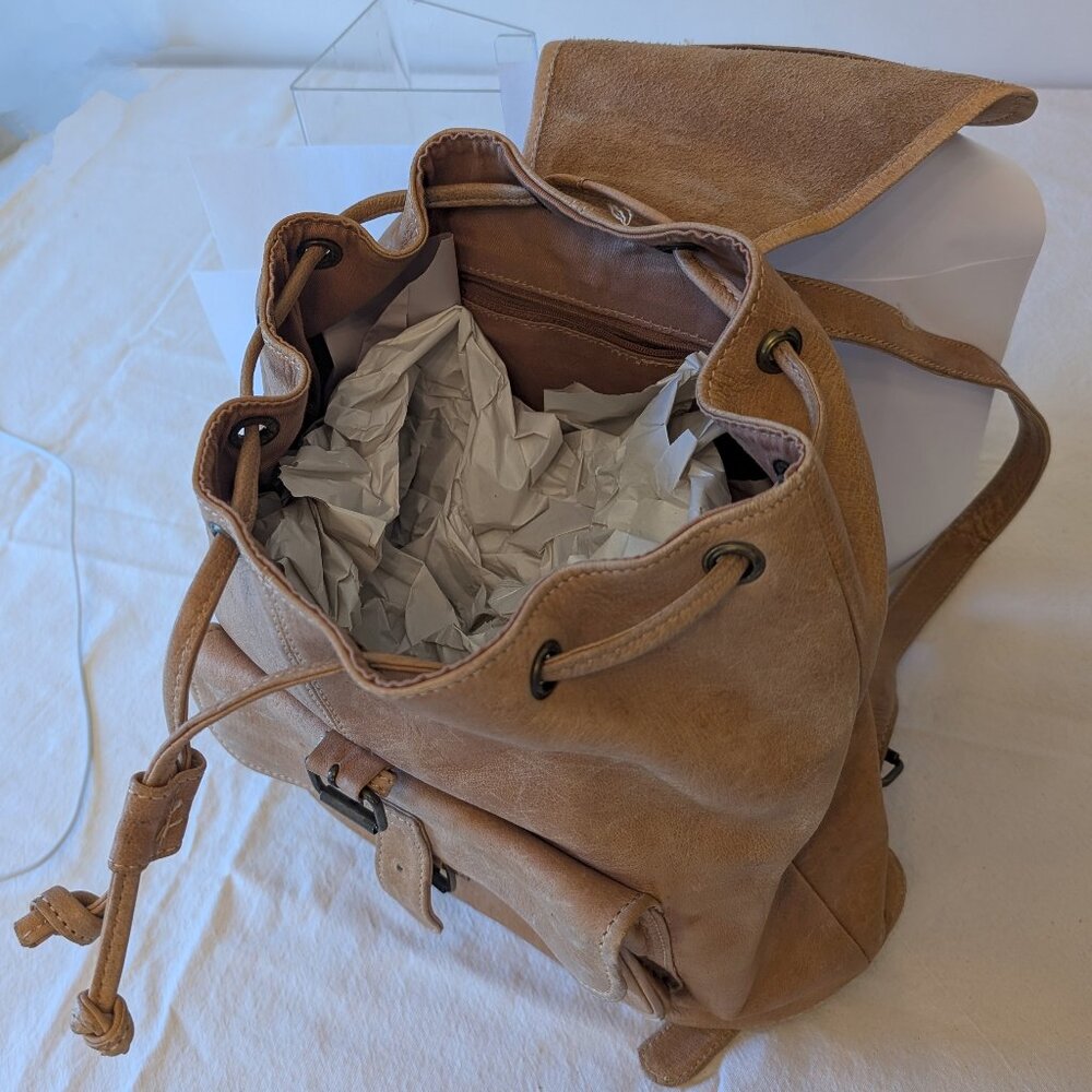 Leather backpack - Picture 3 of 3